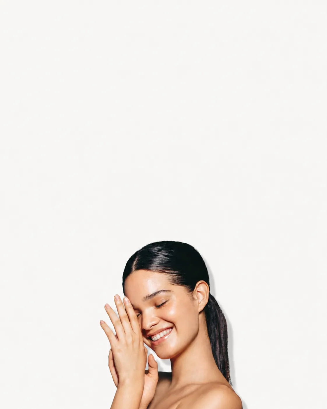 Minimal clean beauty image for Pakistani skincare routine article